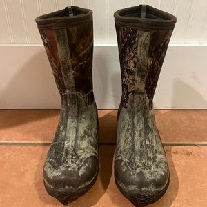 Muck Boots size 5 kids Rover II camo